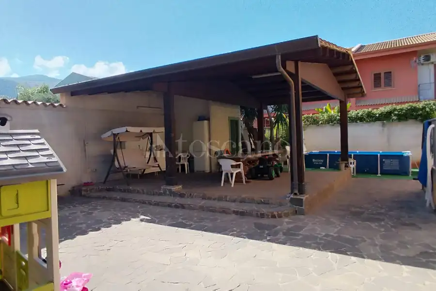 Villa in vendita di 340 mq a €650.000 (rif. 41/2026)