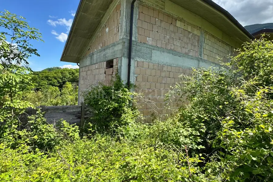 Casa Indipendente in vendita di 332 mq a €60.000 (rif. 64/2025)