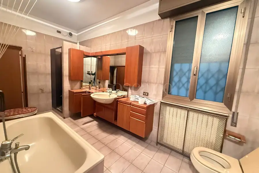 Casa Indipendente in vendita di 280 mq a €350.000 (rif. 1/2026)
