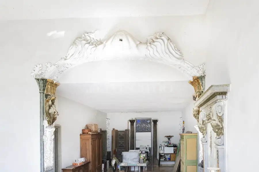 Casale in vendita di 1.000 mq a €1.150.000 (rif. 5/2026)