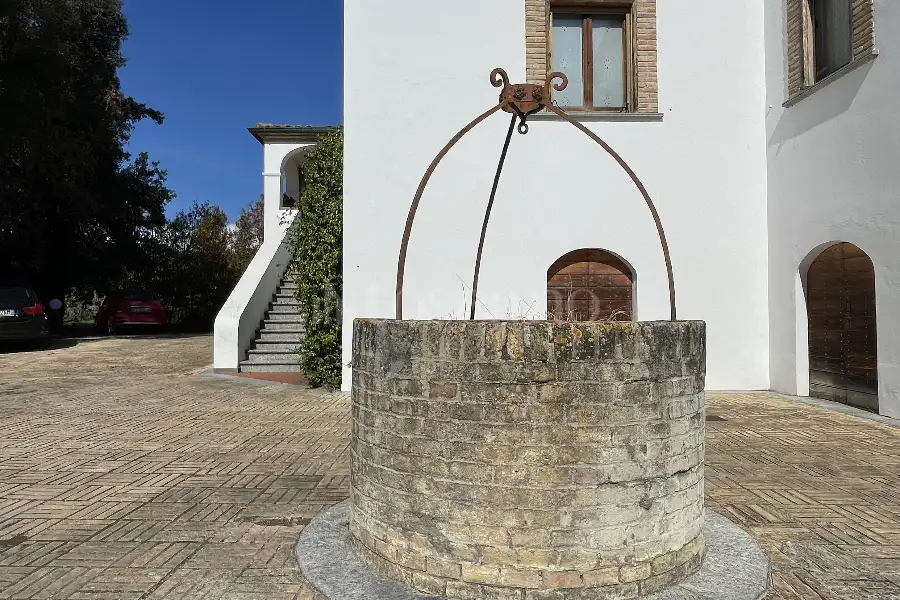 Villa Plurifamiliare in vendita di 25.000 mq a €650.000 (rif. 24/2024)