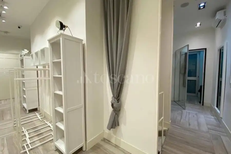 Negozio in vendita di 140 mq a €325.000 (rif. 70/2025)