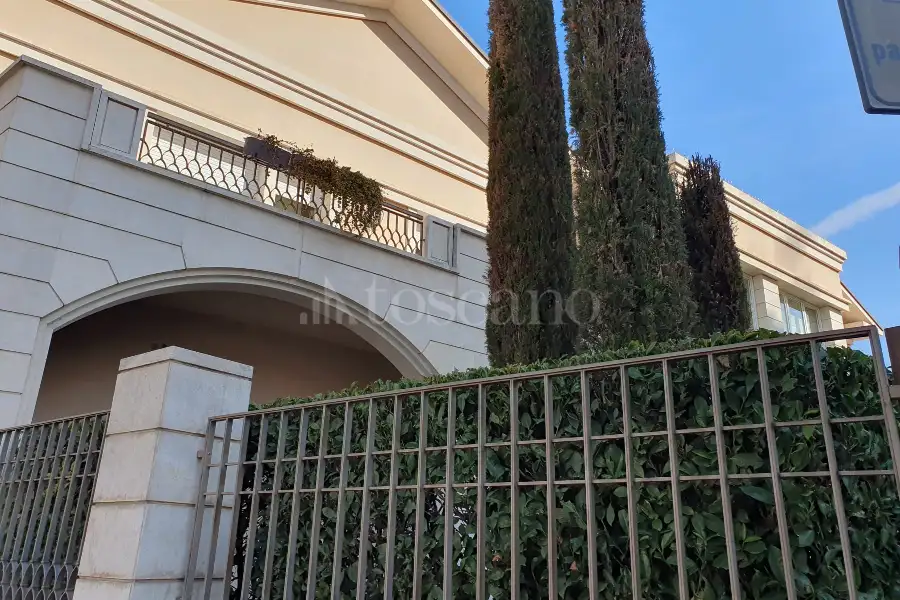 Villa in vendita di 800 mq trattativa riservata (rif. 23/2024)