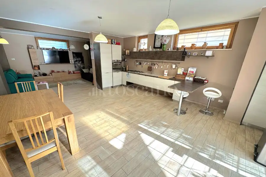 Villa Bifamiliare in vendita di 200 mq a €610.000 (rif. 4/2026)