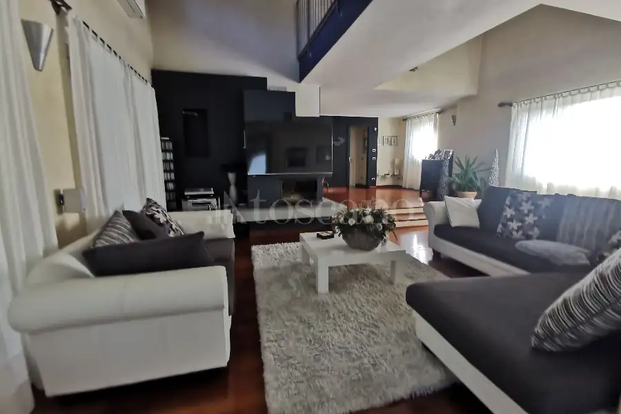 Casale in vendita di 600 mq a €1.400.000 (rif. 32/2026)