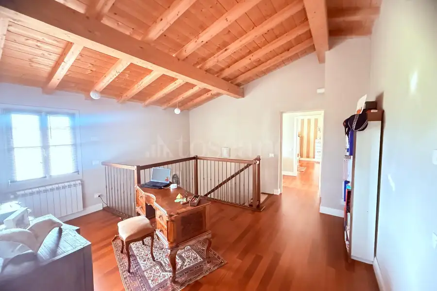 Casale in vendita di 300 mq a €990.000 (rif. 9/2026)