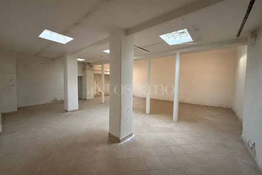 Negozio in affitto di 134 mq a €2.000 (rif. 23/2026)