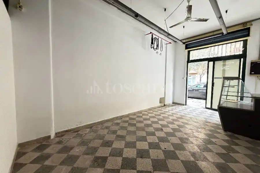 Negozio in affitto di 40 mq a €700 (rif. 41/2026)
