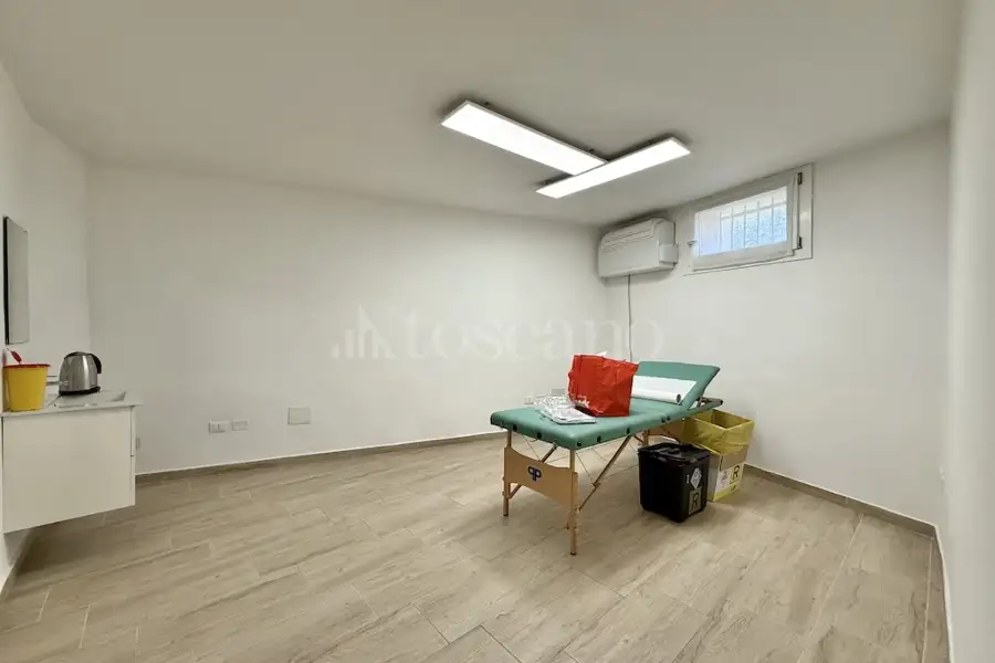 Ufficio in affitto di 100 mq a €900 (rif. 11/2026)