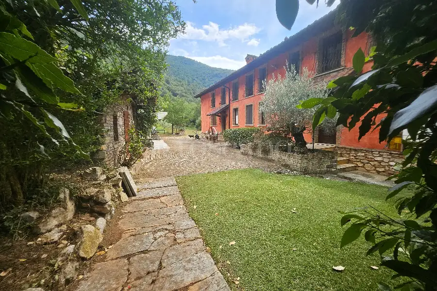 Villa in vendita di 600 mq a €700.000 (rif. 18/2026)