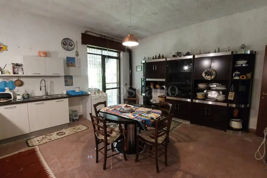 Casa Indipendente in vendita di 205 mq a €65.000 (rif. 12/2026)
