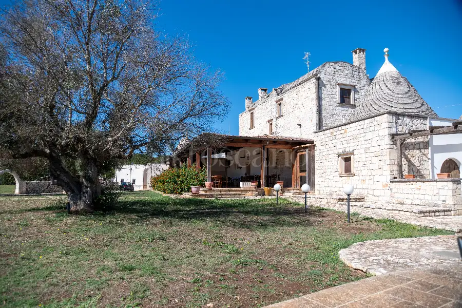 Villa in vendita di 1.500 mq a €2.200.000 (rif. 19/2025)