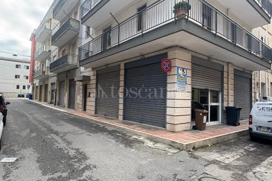 Negozio in vendita di 114 mq a €205.000 (rif. 8/2026)