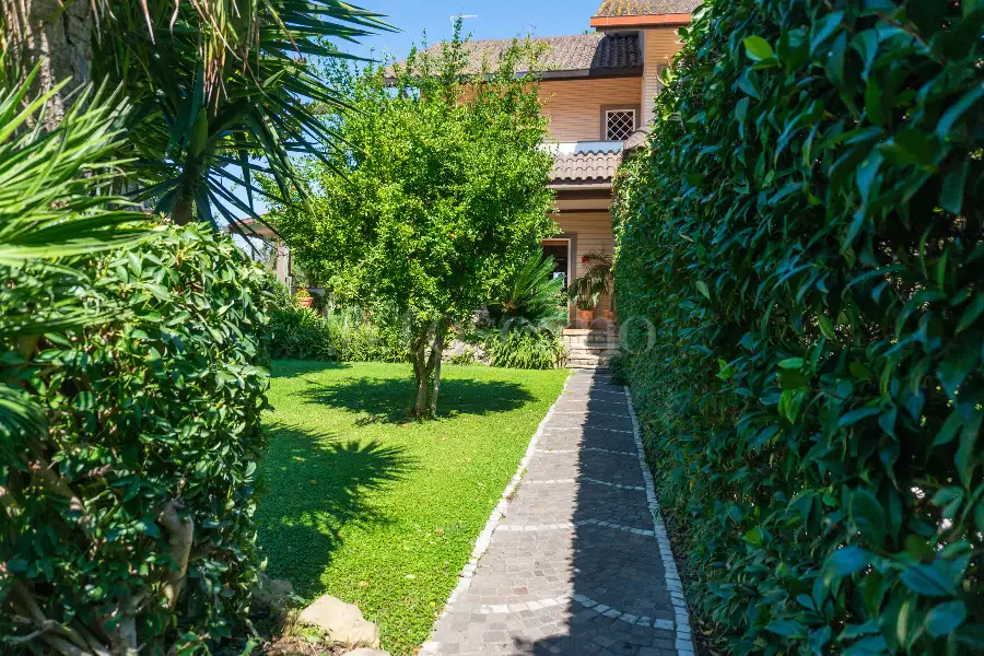 Villa Bifamiliare in vendita di 220 mq a €750.000 (rif. 43/2025)
