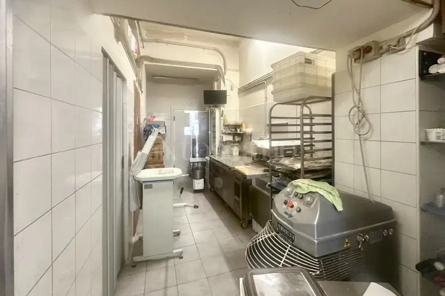 Negozio in affitto di 58 mq a €900 (rif. 34/2025)