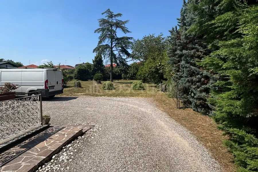 Edificabile Residenziali in vendita di 1.300 mq a €105.000 (rif. 10/2025)