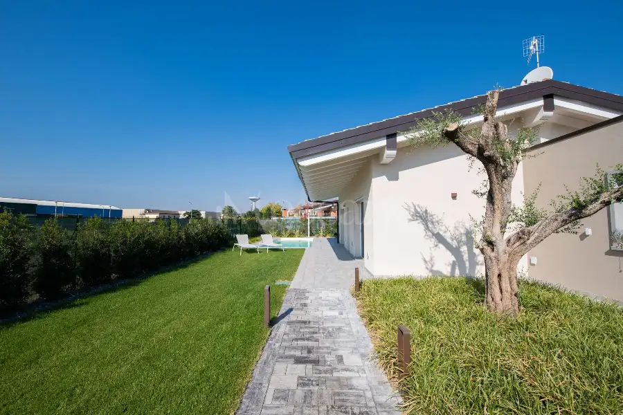 Villa in vendita di 250 mq a €928.000 (rif. 2/2025)