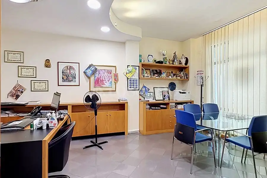 Ufficio in vendita di 200 mq a €350.000 (rif. 189/2026)