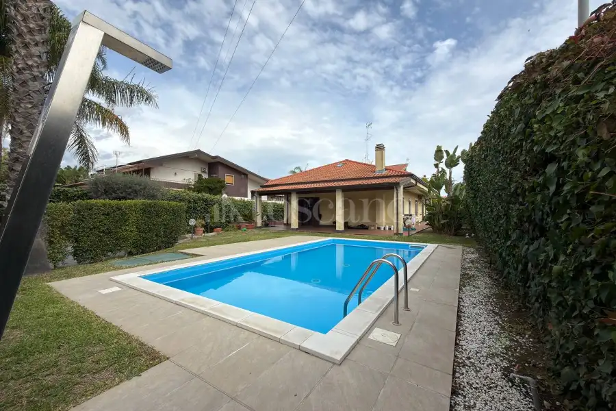 Villa in vendita di 200 mq a €775.000 (rif. 162/2025)