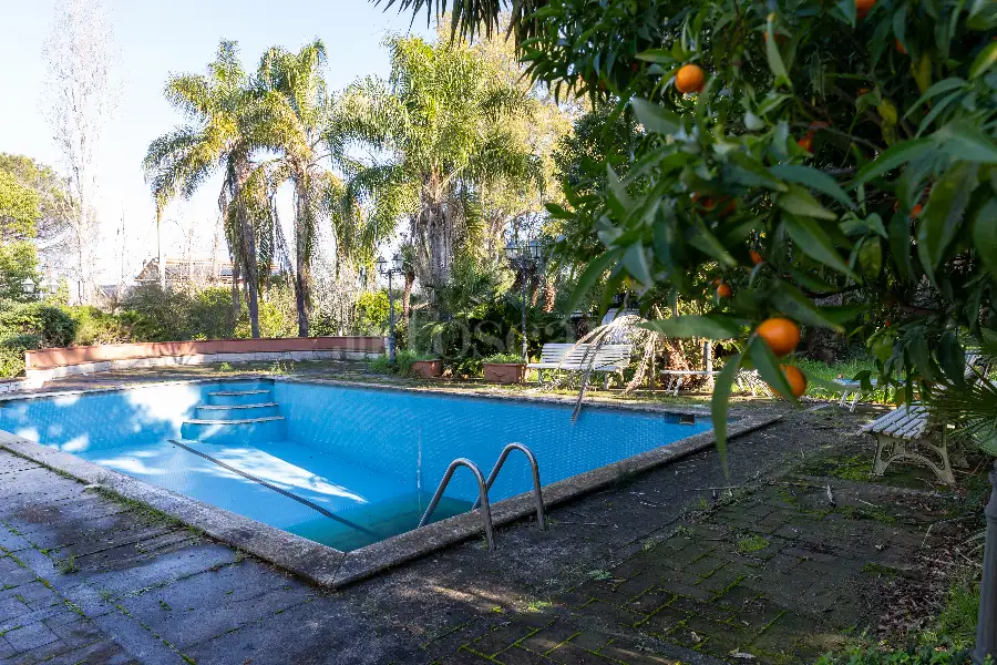 Villa in vendita di 700 mq a €1.000.000 (rif. 131/2025)