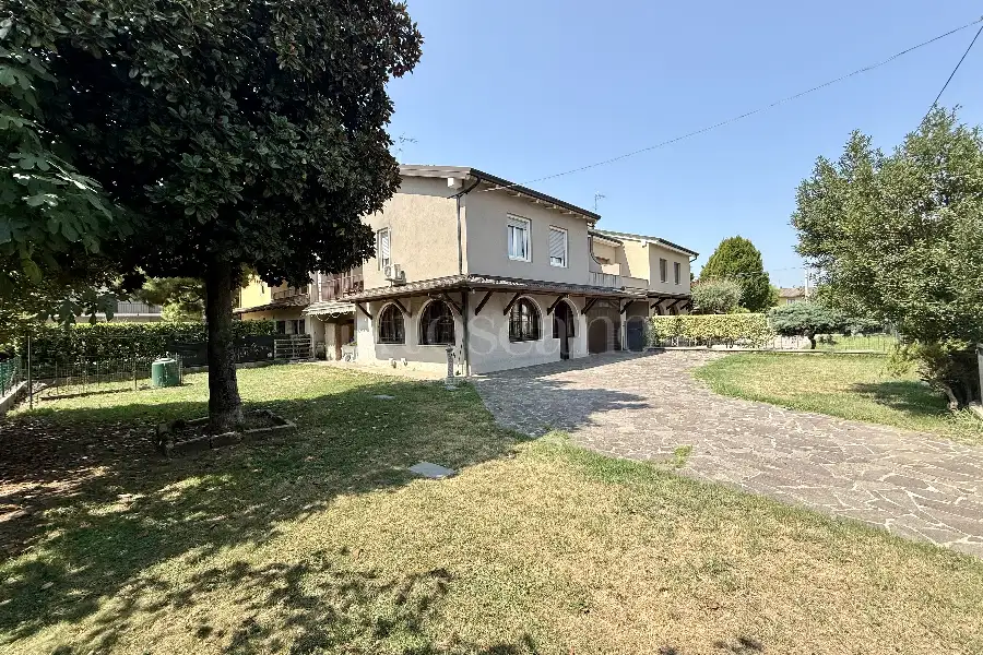 Villa Plurifamiliare in vendita di 210 mq a €315.000 (rif. 35/2026)