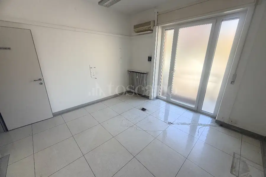 Negozio in affitto di 100 mq a €1.600 (rif. 13/2026)