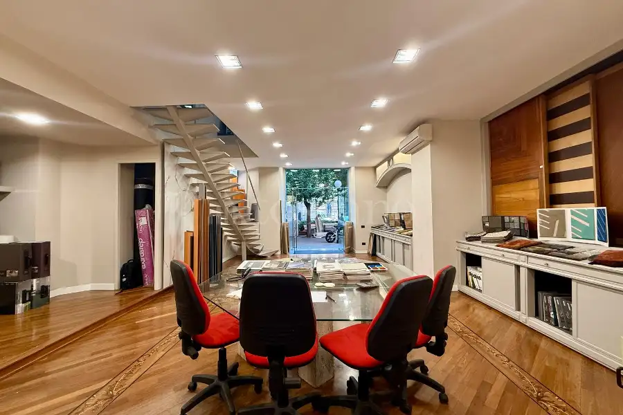 Negozio in vendita di 120 mq a €830.000 (rif. 42/2026)