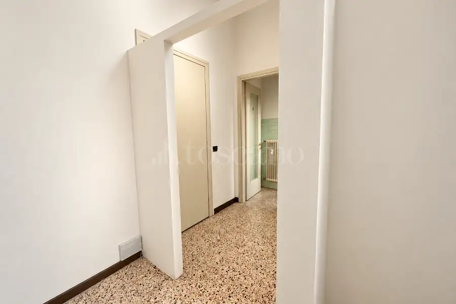 Negozio in affitto di 30 mq a €850 (rif. 17/2026)