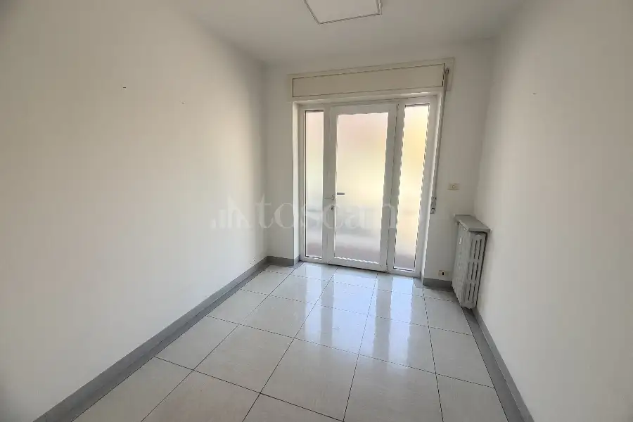 Negozio in vendita di 100 mq a €375.000 (rif. 14/2026)