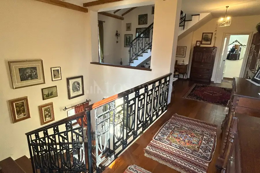 Villa in vendita di 480 mq a €880.000 (rif. 4/2026)