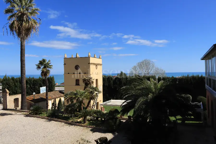 Albergo in vendita di 2.500 mq trattativa riservata (rif. 4/2025)
