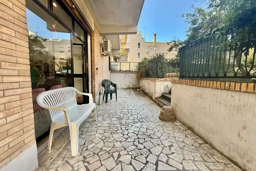 Negozio in vendita di 68 mq a €145.000 (rif. 12/2025)