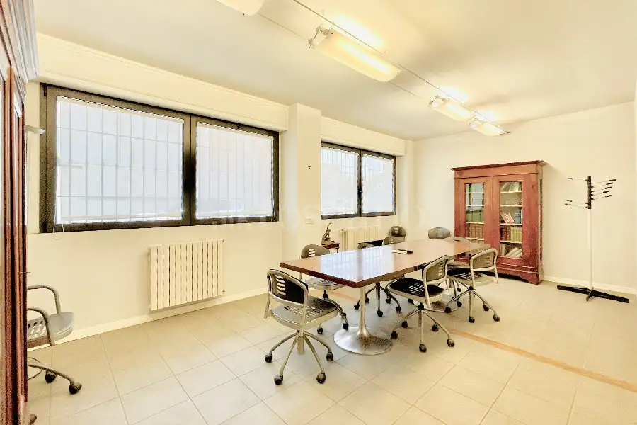 Ufficio in vendita di 300 mq a €650.000 (rif. 48/2026)