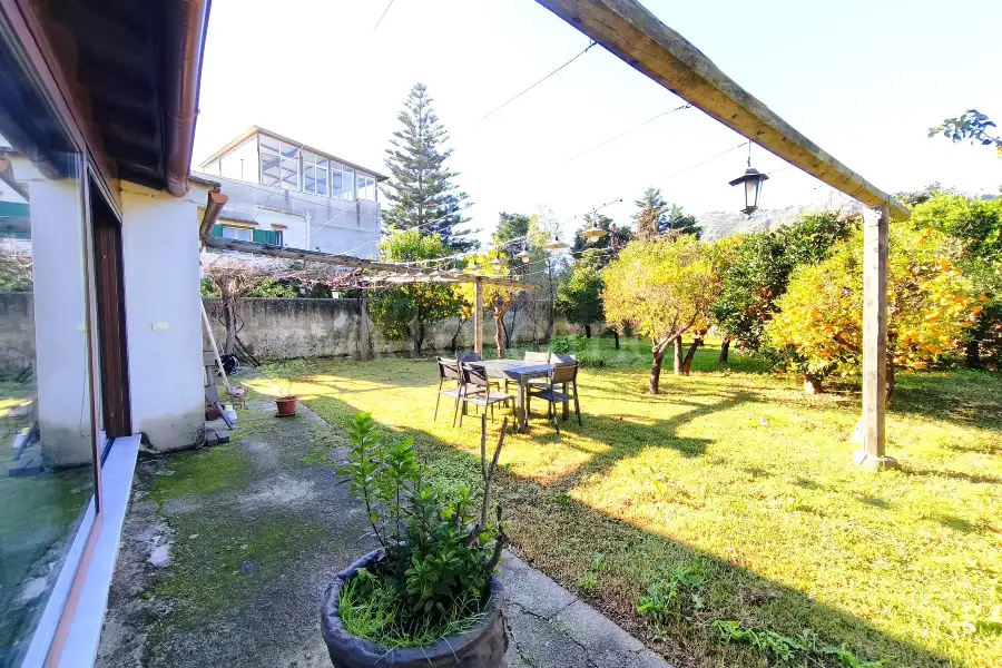 Villa in vendita di 350 mq a €550.000 (rif. 126/2025)