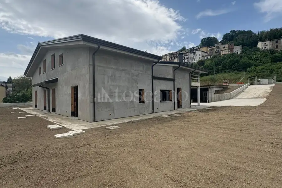 Villa Bifamiliare in vendita di 280 mq a €200.000 (rif. 78/2026)