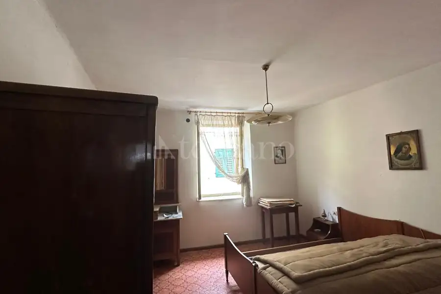 Palazzo in vendita di 330 mq a €300.000 (rif. 3/2026)