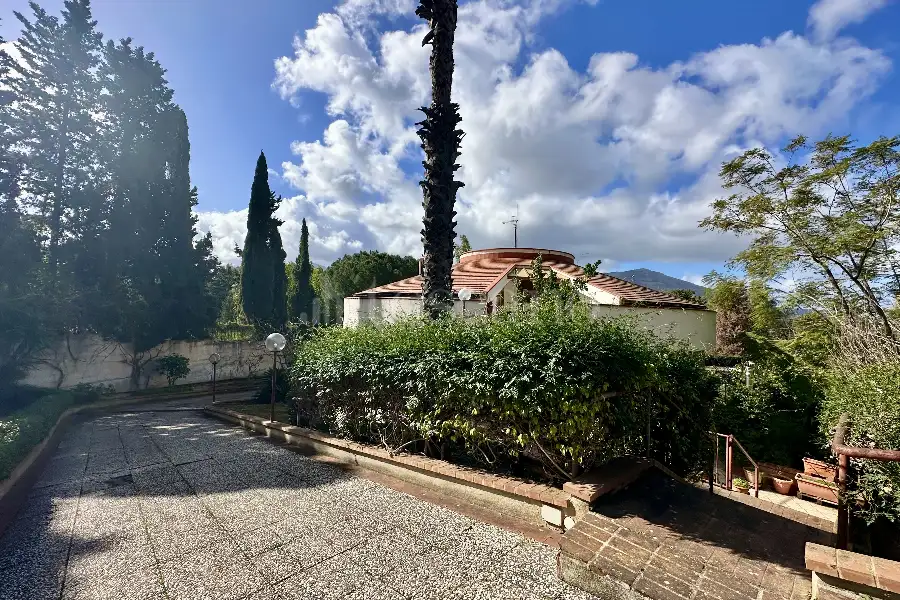 Villa in vendita di 565 mq a €995.000 (rif. 3/2026)