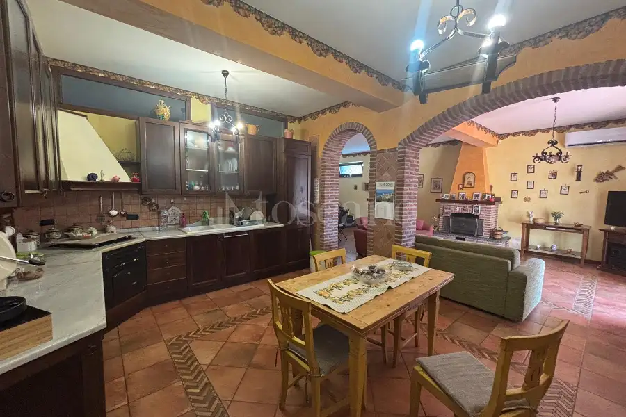 Villa in vendita di 270 mq a €490.000 (rif. 122/2026)