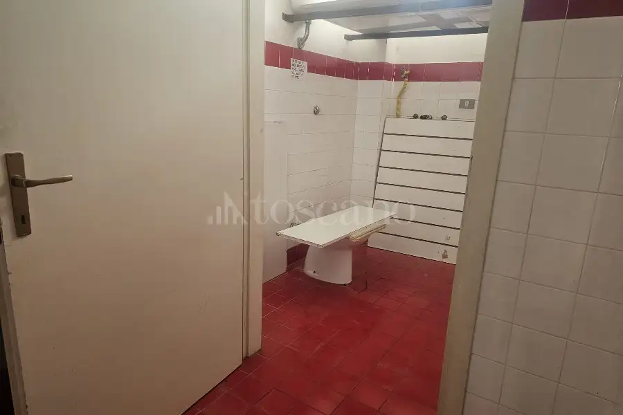 Negozio in vendita di 155 mq a €255.000 (rif. 41/2026)