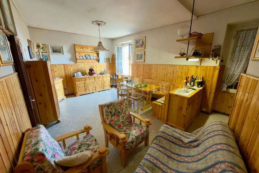 Casa Indipendente in vendita di 250 mq a €272.000 (rif. 5/2026)