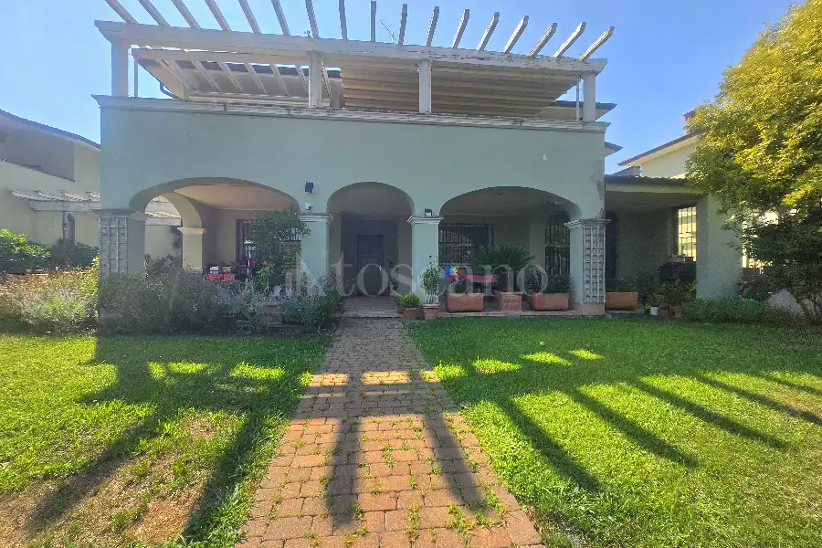 Villa in vendita di 250 mq a €710.000 (rif. 54/2026)