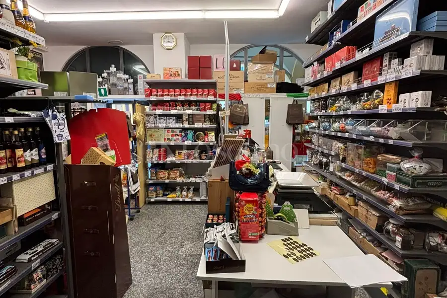 Negozio in vendita di 290 mq a €800.000 (rif. 8/2026)