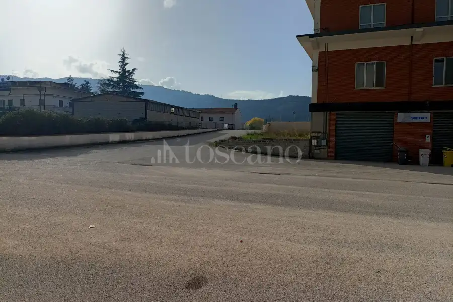 Negozio in affitto di 3.000 mq a €3.500 (rif. 123/2024)
