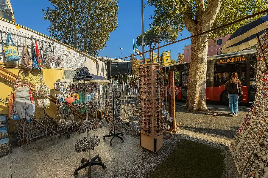 Negozio in vendita di 54 mq a €389.000 (rif. 27/2025)