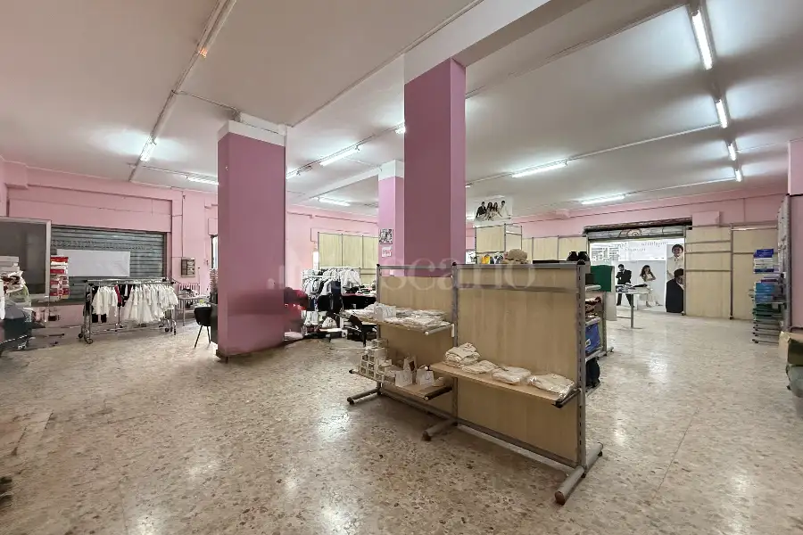 Negozio in vendita di 416 mq a €213.000 (rif. 4/2026)
