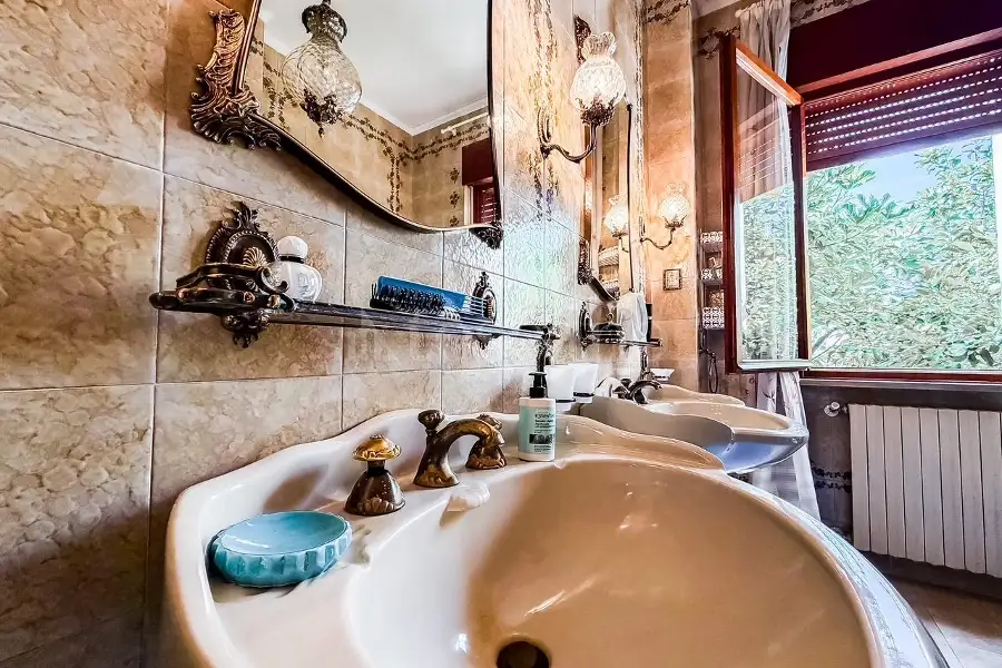Villa Bifamiliare in vendita di 273 mq a €420.000 (rif. 37/2026)