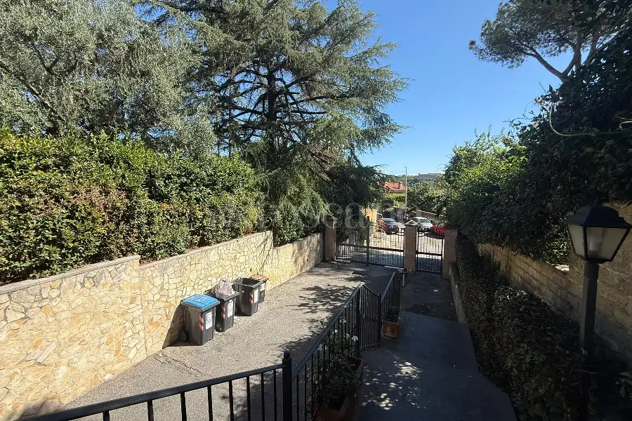 Villa Plurifamiliare in vendita di 220 mq a €545.000 (rif. 12/2026)