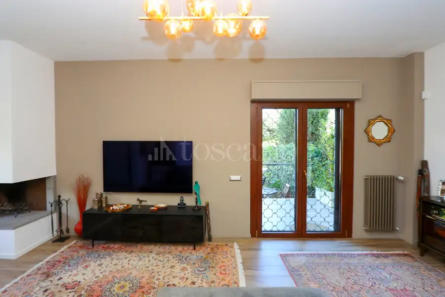 Villa Plurifamiliare in vendita di 210 mq a €675.000 (rif. 62/2026)