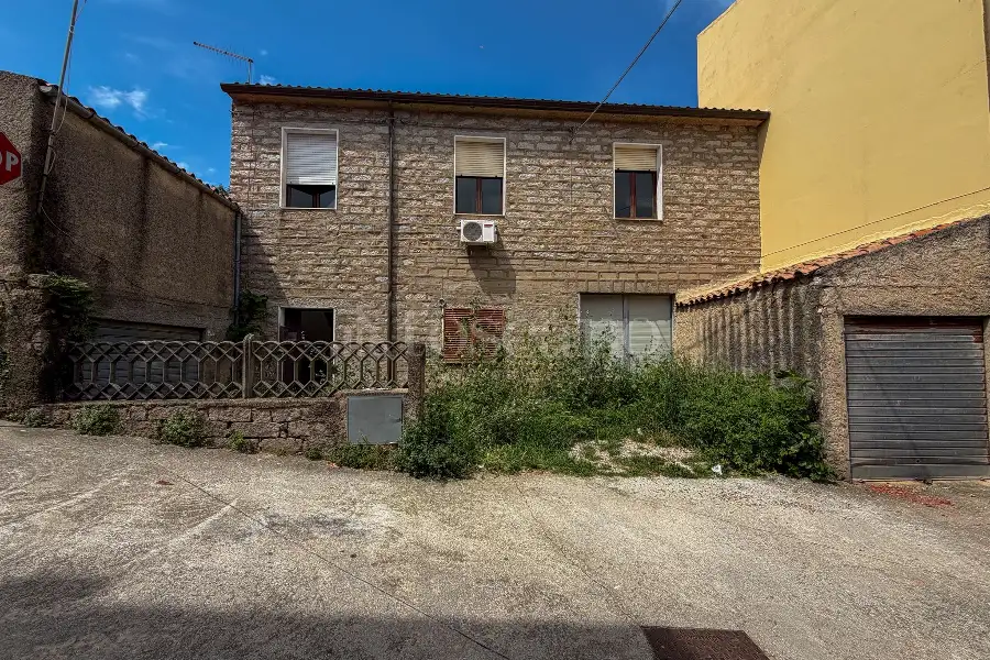 Casa Indipendente in vendita di 200 mq a €125.000 (rif. 23/2026)