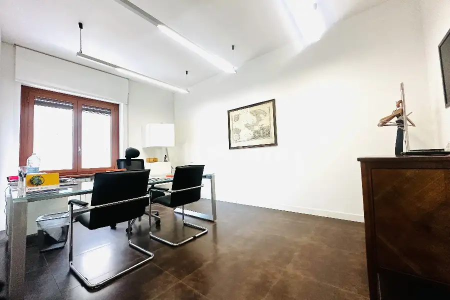Ufficio in affitto di 180 mq a €4.000 (rif. 57/2025)